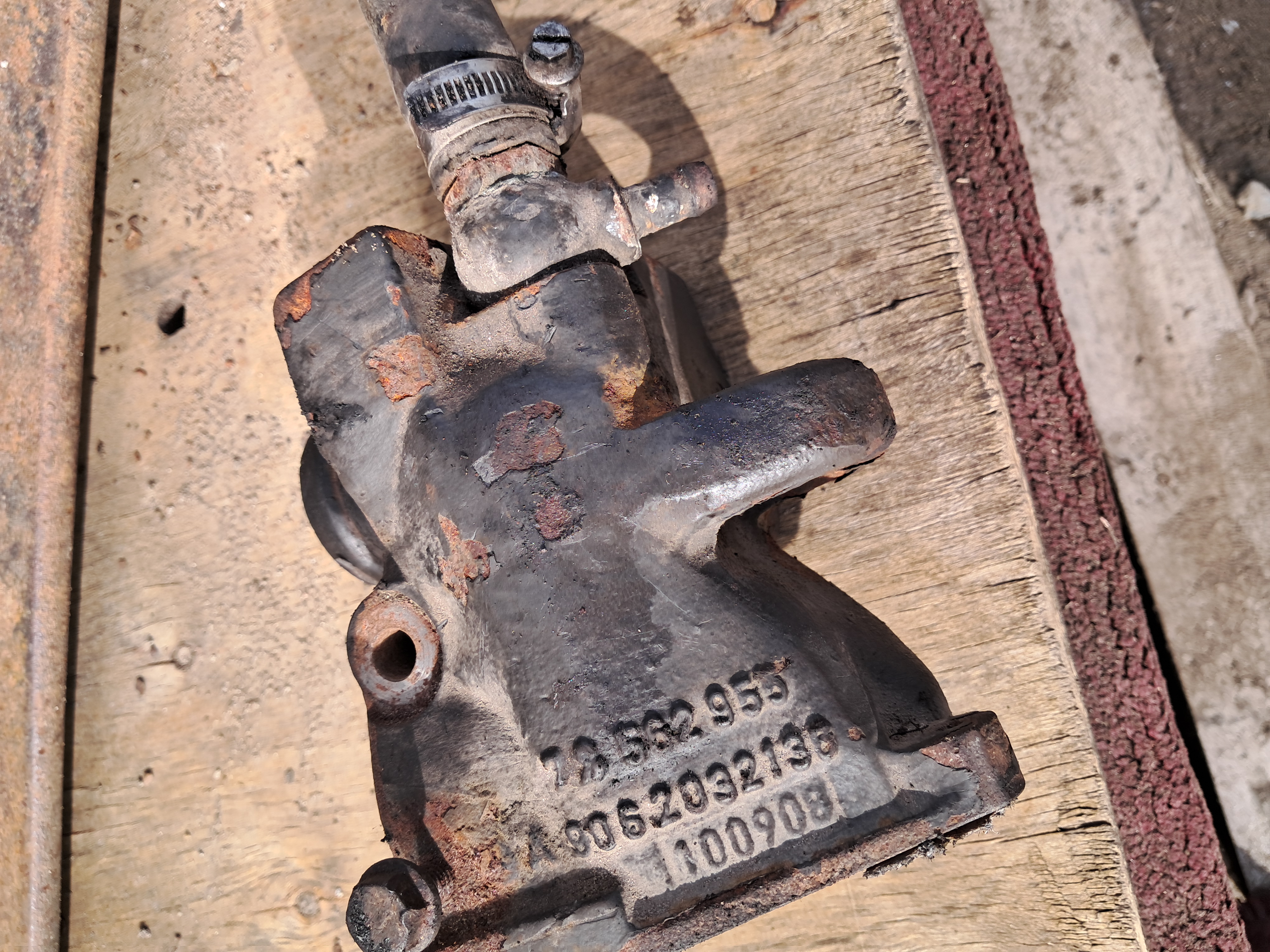 Корпус термостата мерседес